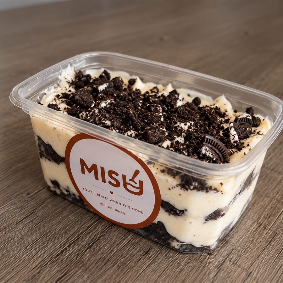 Barquette de tiramisu MISU Oreo, biscuit cacao concassé sur le mascarpone